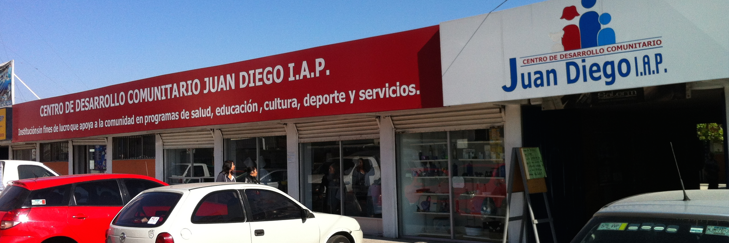 Ventanales en el que los habitantes pueden ver las actividades dentro del Centro Comunitario Juan Diego