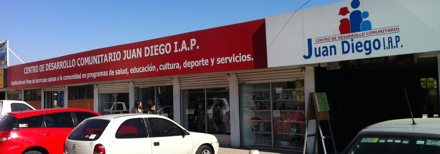 Ventanales en el que los habitantes pueden ver las actividades dentro del Centro Comunitario Juan Diego