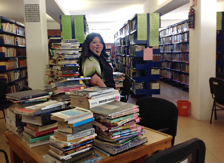 Biblioteca dentro del Centro Comunitario Juan Diego en Valle de Chalco del Estado de México